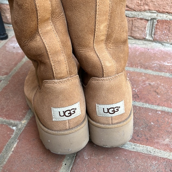 Uggs boots size 7 - Picture 2 of 6